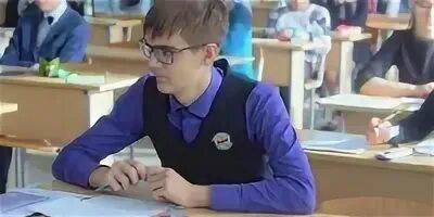 На кружок по физике записались семиклассники восьмиклассники. Красивые восьмиклассники. победитель олимпиады по математике. яркие фотографии восьмиклассники на уроке. мальчик восьмиклассник.