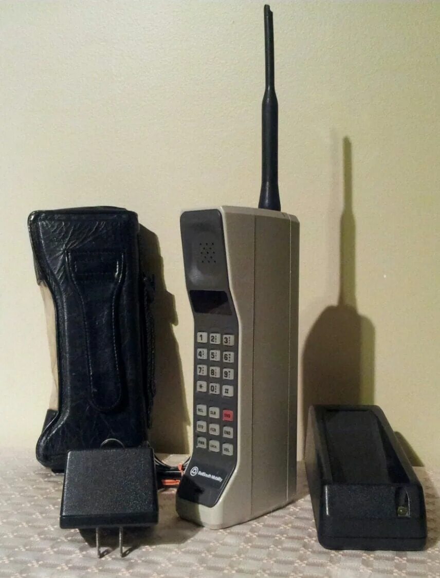 Телефон 90 е. Motorola 90s. Моторола 80-х. Моторола радиотелефон 80-х. Motorola 80s Phone.