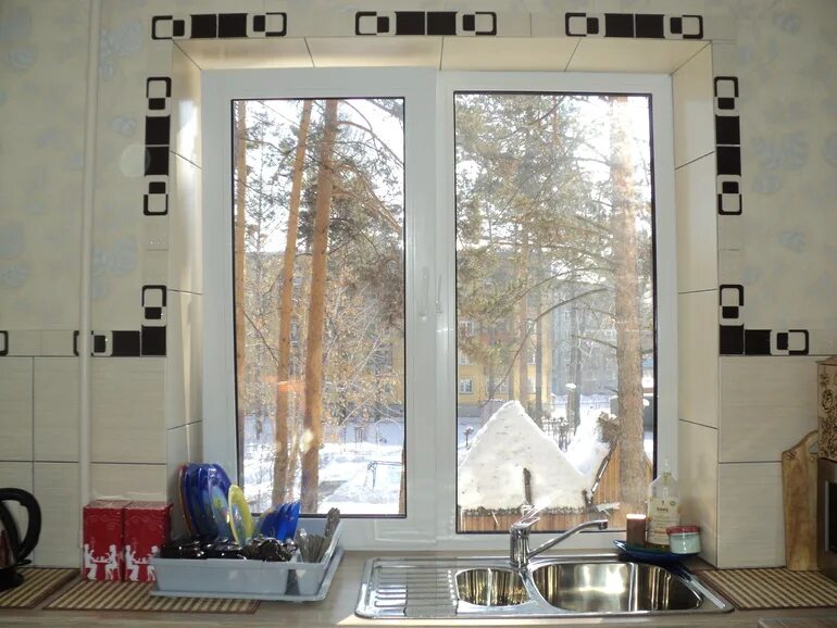 Window forums forum. Мойка для посуды возле окна. Мойка рядом с окном отопление. Мойка окон до и после. Сушилка для посуды в кухне с мойкой у окна.