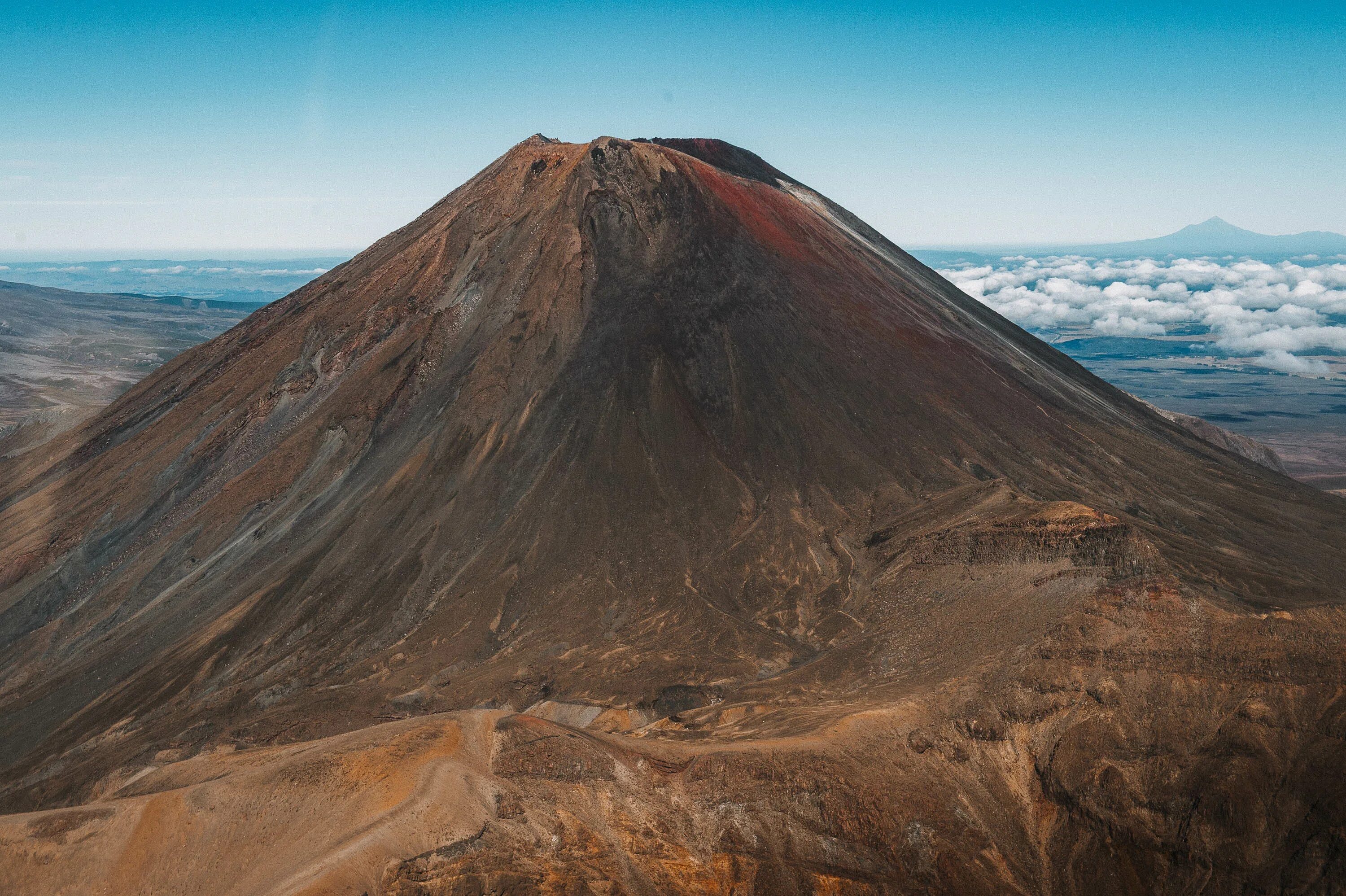 Извержение вулкана кракатау 1883. Вулкан руапеху новая зеландия. Вулкан уайт-айленд. Новая зеландия вулканы. Вулкан таупо в новой зеландии.