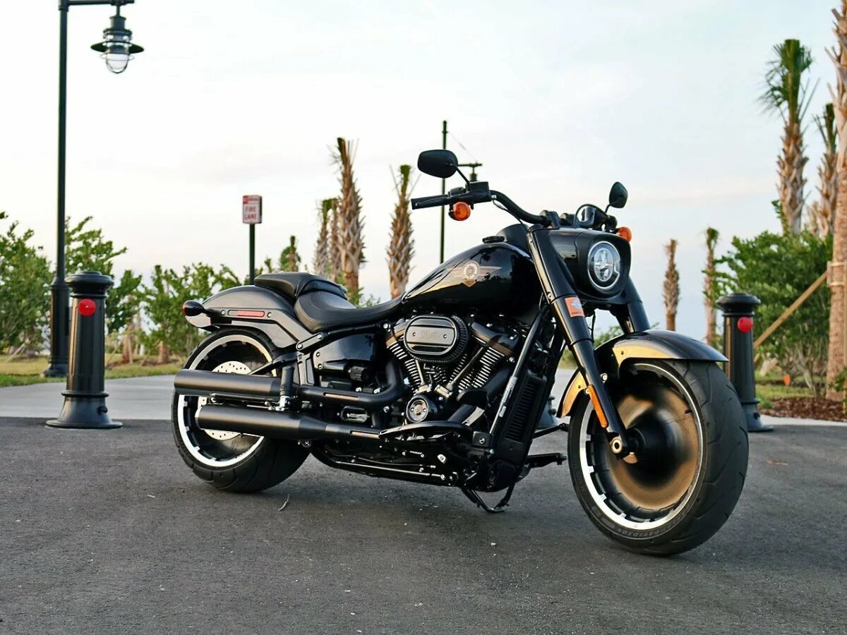 Fat boy s. Harley-davidson fat boy 114. харлей дэвидсон фат бой. харлей дэвидсон fat boy 2025. harley davidson fatboy 2025.