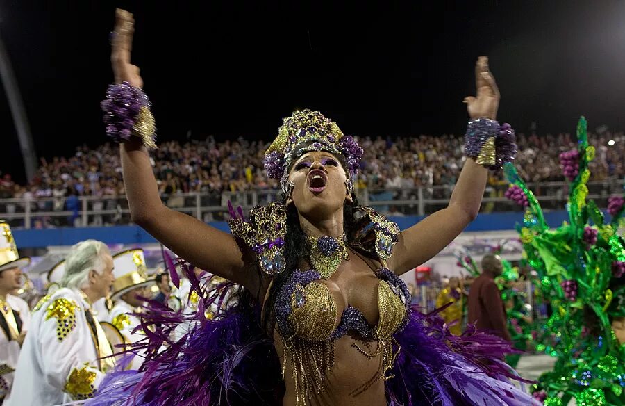 Thousands flood downtown streets in Brazil for unofficial Carnival celebrations 