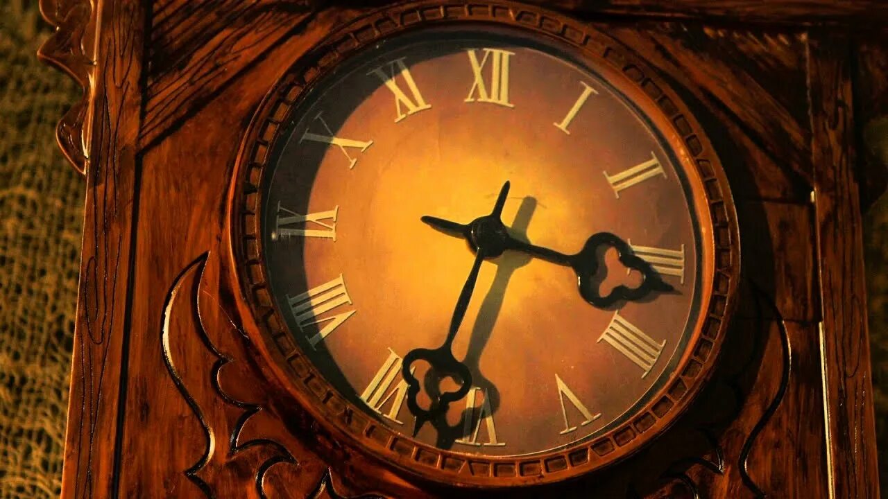 Час звук щит. Часы большие фон. Время историй. Часы картина. Clocks история создания.