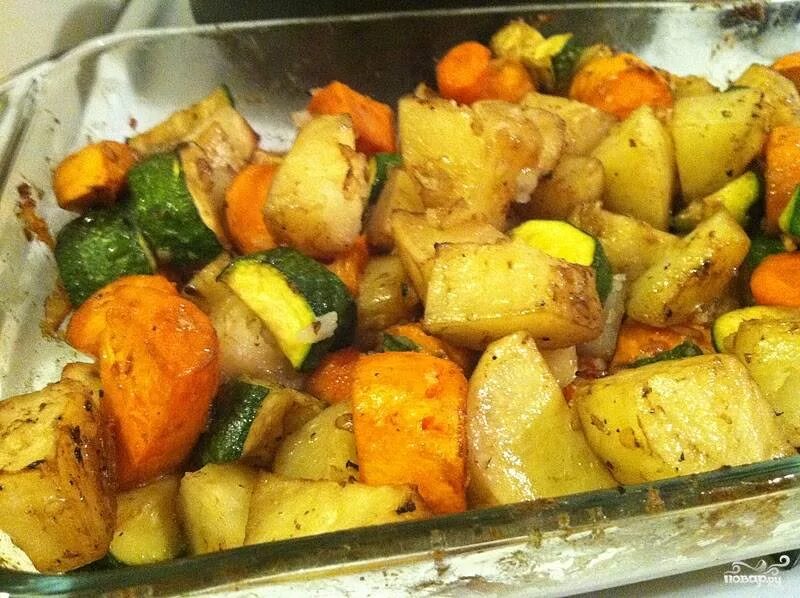 Картошка с овощами в духовке. Картошка с овощами в духовк. Запеченная картошка с овощами в духовке. Мясо с овощами в духовке.