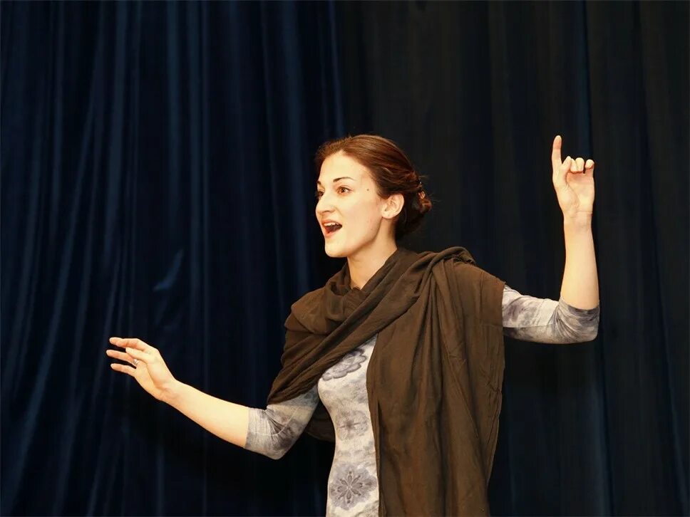 ребенок педагог театр. театральный учитель. учитель в театре. школа актерского мастерства. занятия в театральной студии.