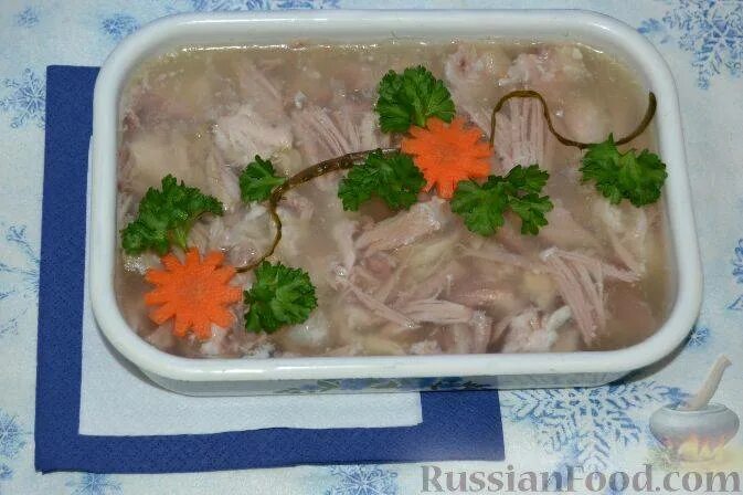 Холодец из рульки свиной и курицы. Домашний холодец из свиных ножек. Холодец из свинины. Заливное из свиной ноги. Холодец рецепт из ног