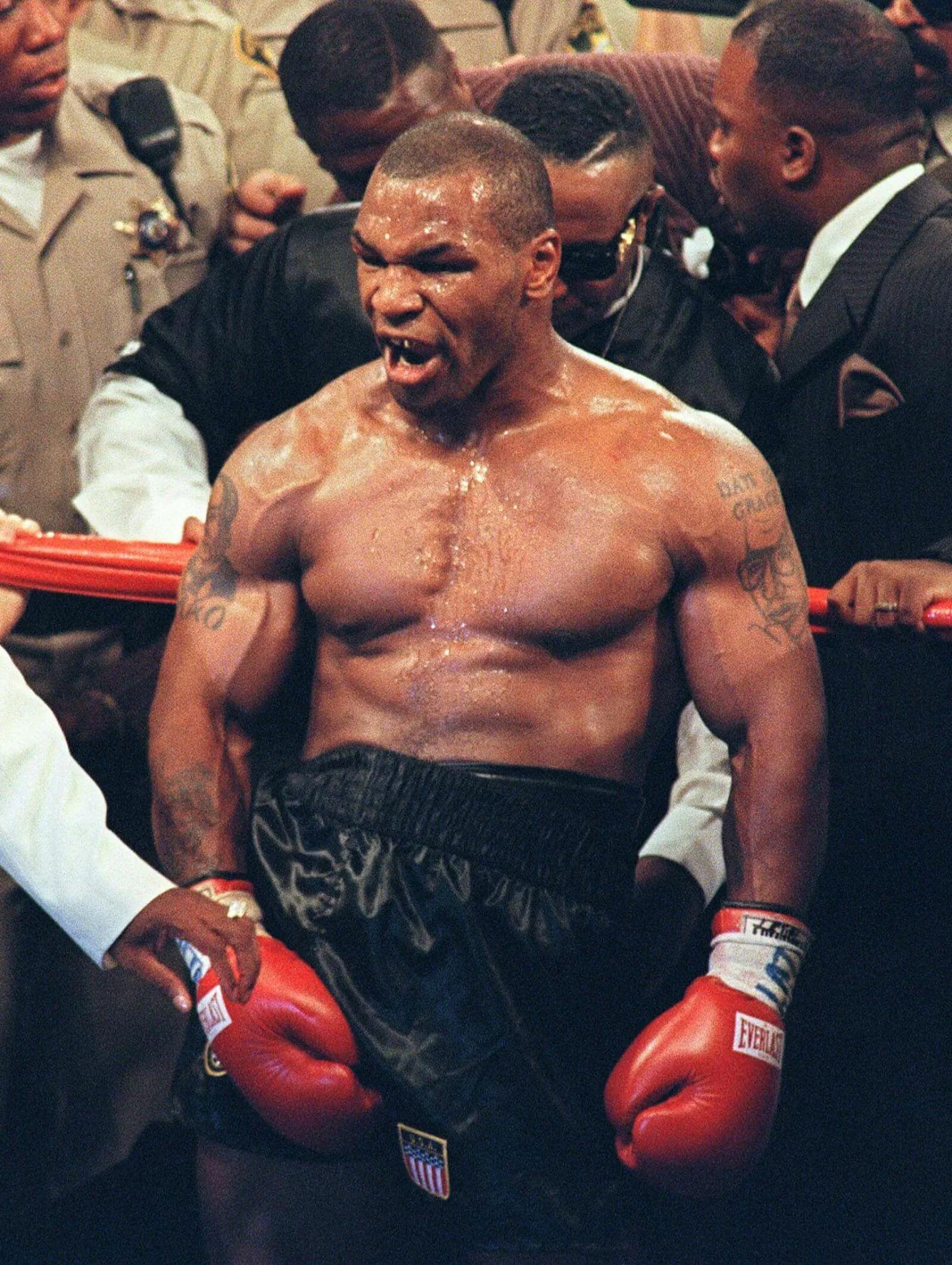 Как тренировался майк тайсон. Майк тайсон. mike tyson 1990. майк тайсон 1986.