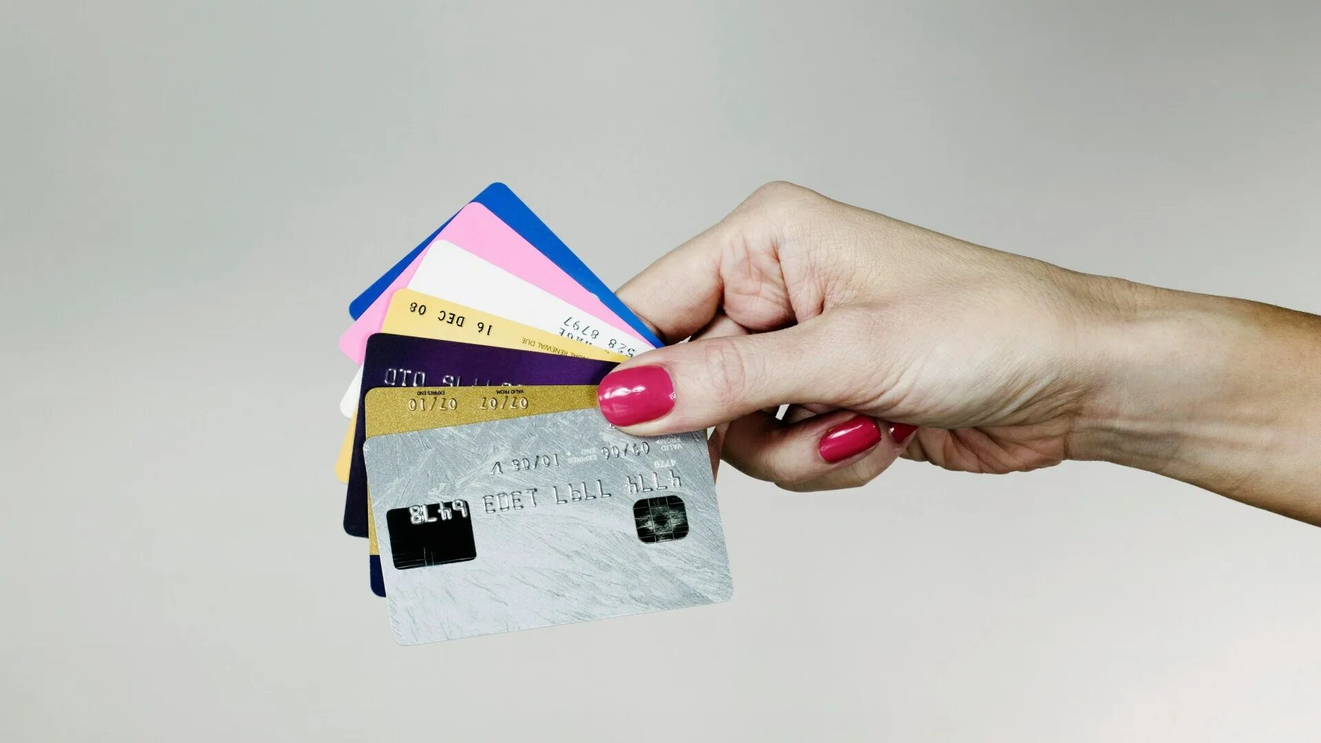 Две кредитки. Кредитная карта. Креативная банковская карта. Бумажные банковские карты. Красивые банковские карты.