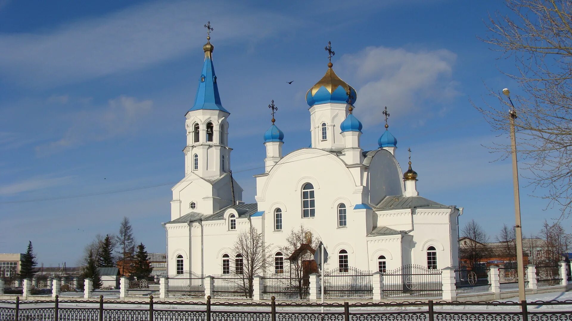 Ленинск-Кузнецкий село красное храм Святой Троицы. Церковь село красное Ленинск-Кузнецкий район. Храмы Ленинска-Кузнецкого. Свято Троицкий храм Кемеровская область.