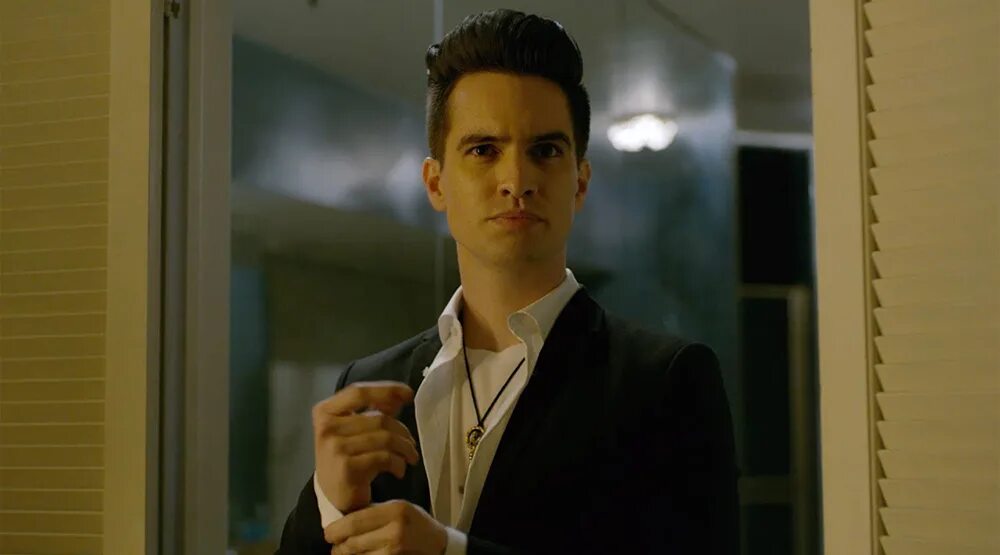 Panic at the disco. Группа panic! at the disco клип. Паник эт зе диско солист. Panic at the disco. Группа panic! at the disco.