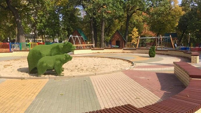 Верхний парк, Липецк - "Святой источник у Древне-Усенской церкви, вид на колесо 