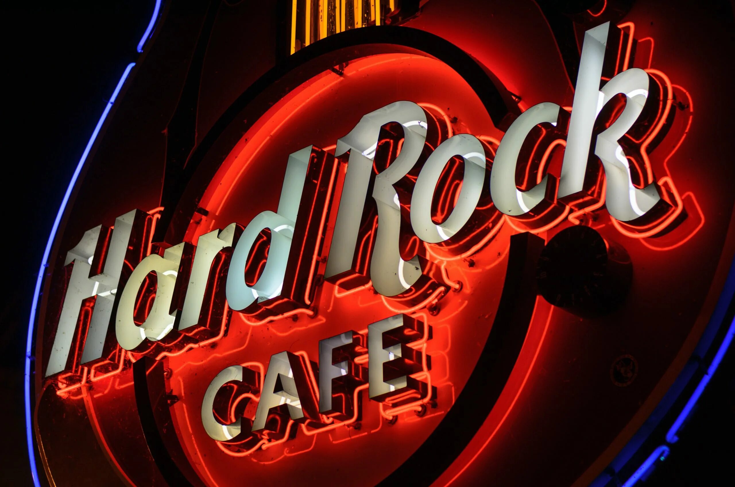 Hard Rock Cafe эмблема. Неоновая вывеска hard Rock Cafe. Хард рок кафе Москва логотип. Хард рок кафе вывеска. Hard rock releases