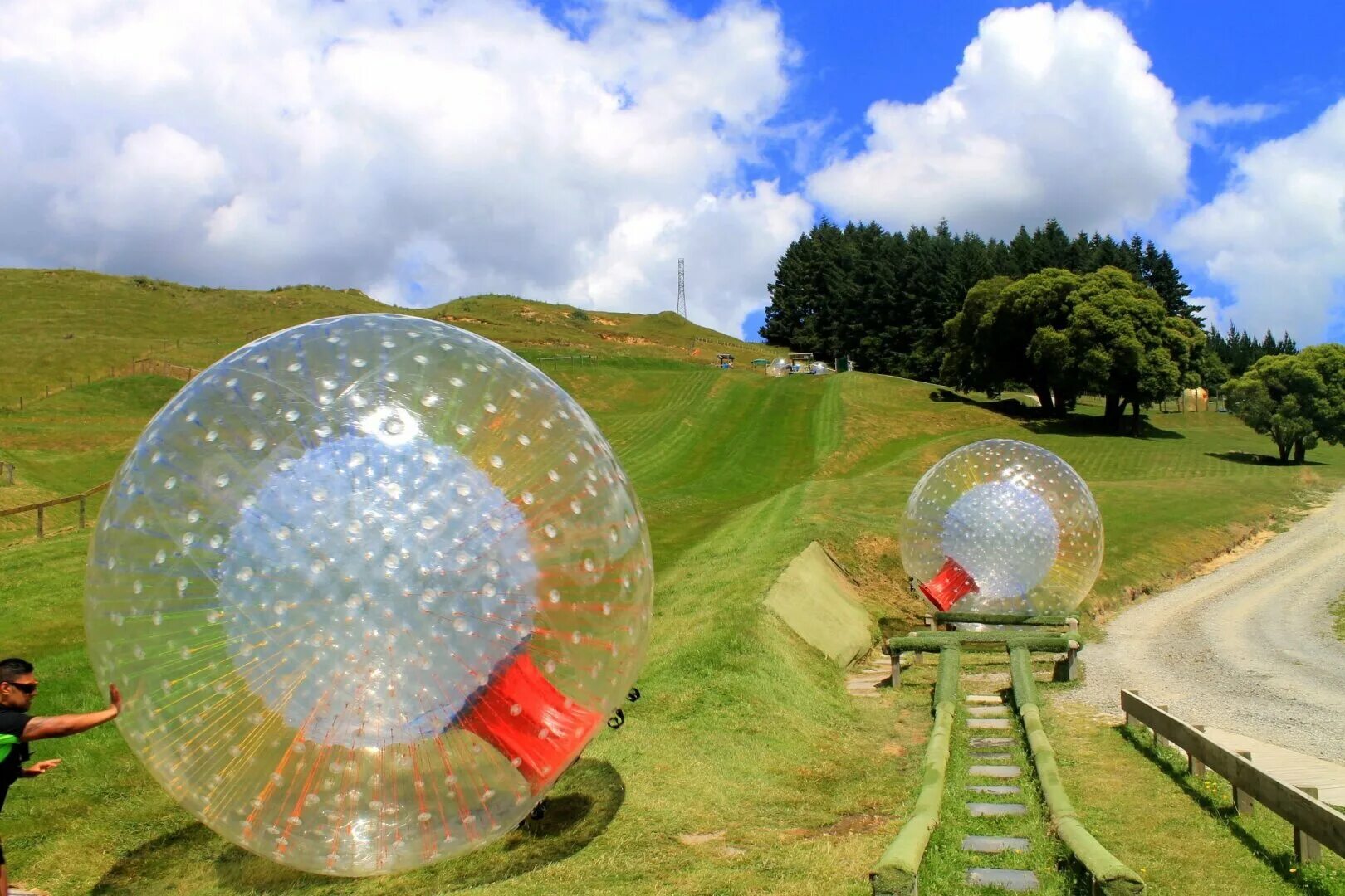 Прозрачный надувной без дна. Хилл зорбинг. Купол воздухом наполнен и качается. Прозрачный один раз надувной пузырьковый купол палатка(двойной слой). Надувные шатры белый.