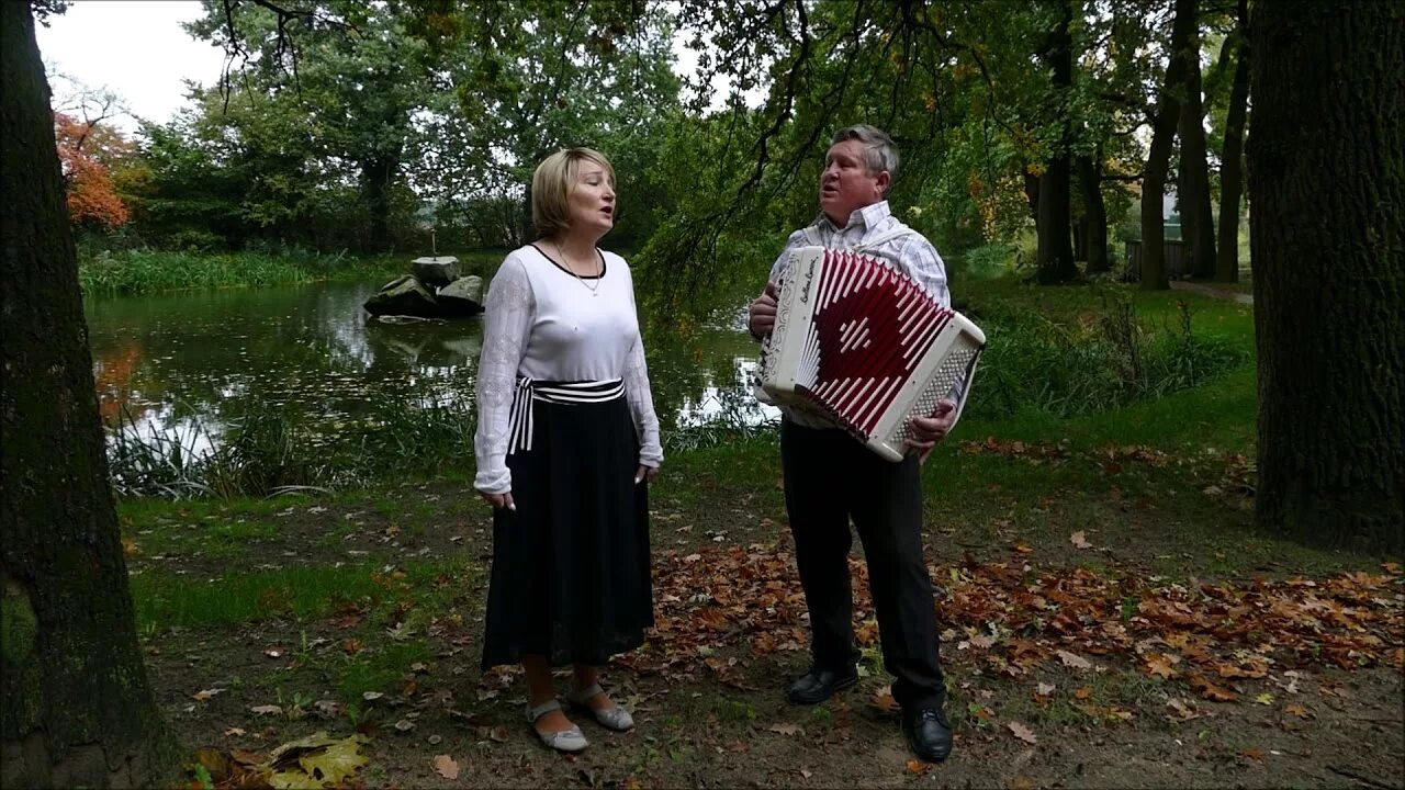 Песня под окном черемуха колышется. Да поют всю ночку соловьи. За рекой черемуха колышется слова. Поют всю ночку соловьи. За рекой знакомый голос слышится.