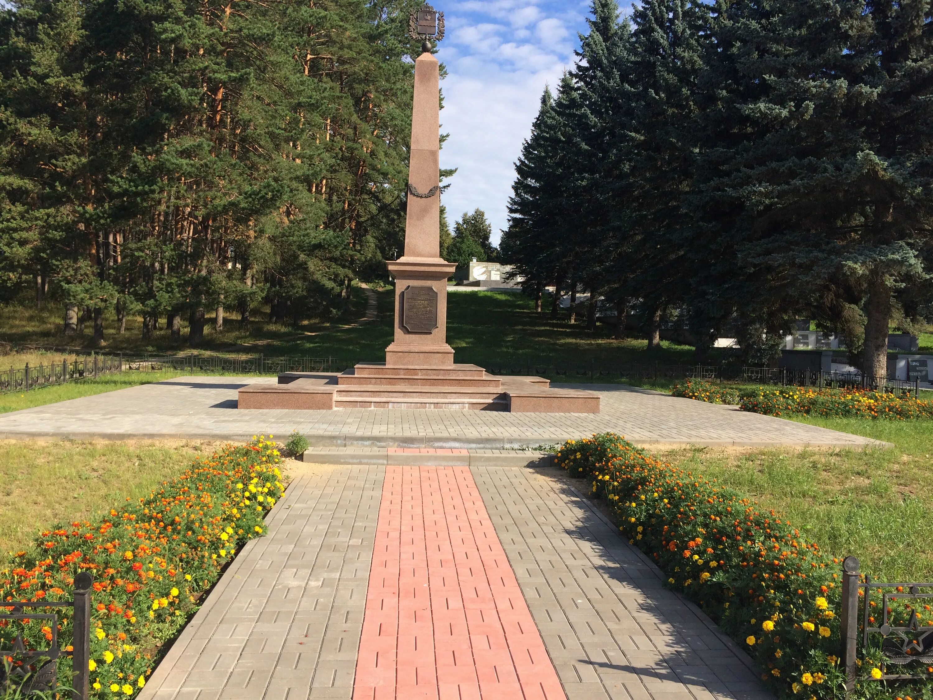 Г жуковский калужской области. Город Кременки Калужской области. Кремёнки Калужская область мемориал. Рубеж воинской доблести Кременки.