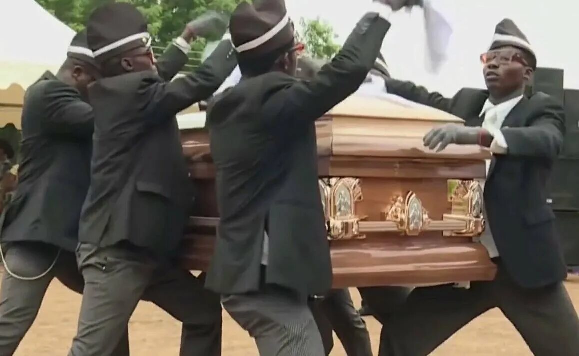 Носильщики гроба. Танцующие на похоронах африканцы. Танец с гробом. Негры несут гроб.