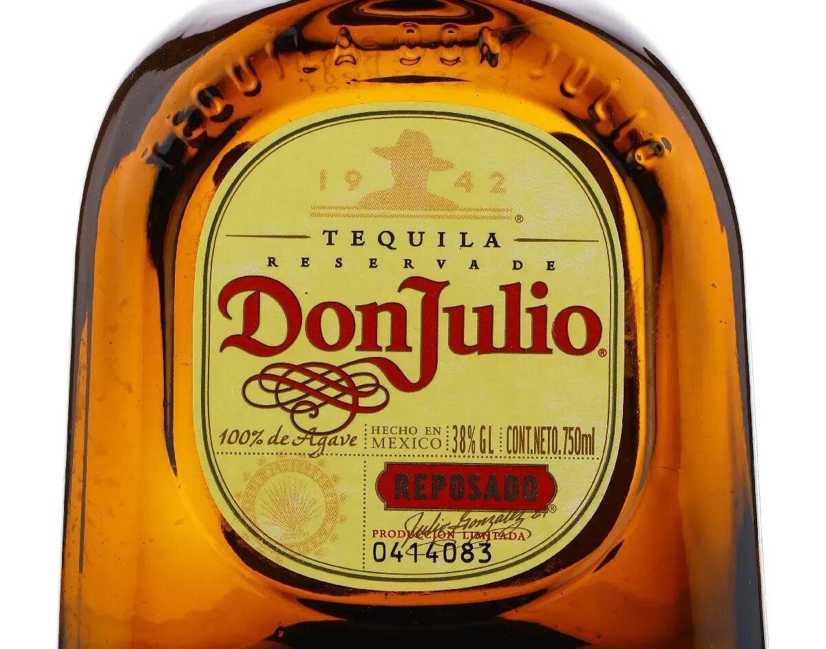 Текила don julio. Don Julio текила 1942 Reposado. Дон Хулио Репосадо. Don Julio текила. Текила Дон Хулио Репосадо.