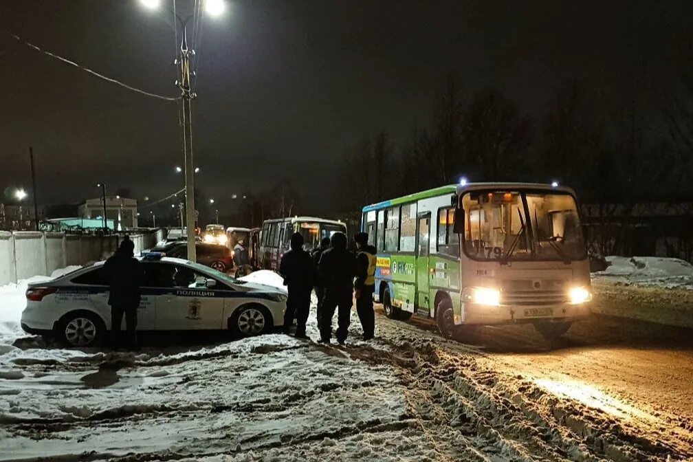 Состояние общественного транспорта. Пассажирский автобус. Автобусы России. Автобус Москва.