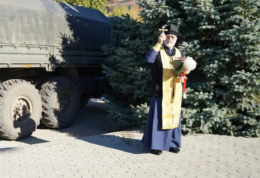 Организации помогающие сво. Солдаты сво в церкви. Полевой храм сво. Сво Волгодонск. Гуманитарная помощь сво.