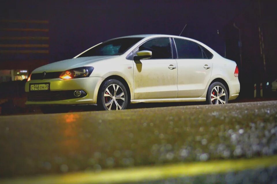 sotto inno nazionale posto polo kia Scimmia Sonno prato