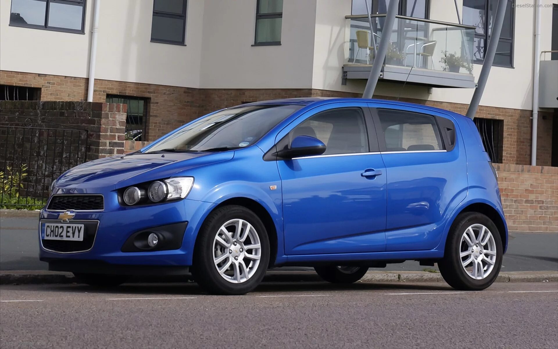 Chevrolet Aveo 2012. Aveo хэтчбек 2012. Шевроле Авео хэтчбек 2012 автомат. Шевроле Авео 2012г. Автомобили хэтчбек с пробегом