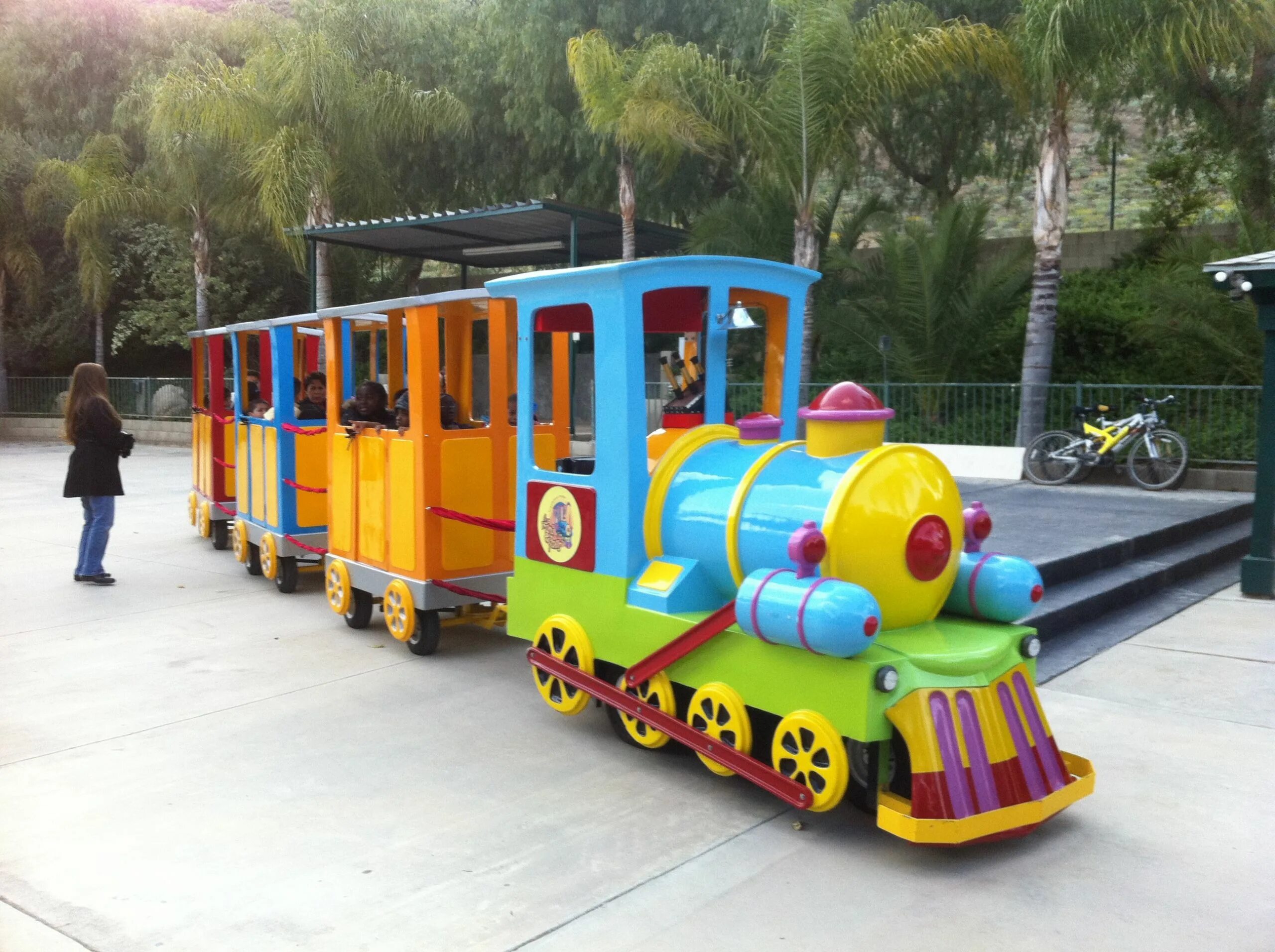 Trackless Train. Train English for Kids. Kids Train Mall.