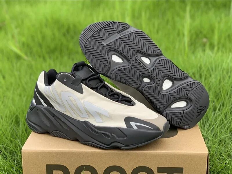 Adidas Yeezy Boost 700. Adidas Yeezy 700. Адидас ИЗИ буст 700 MNVN. Кроссовки Yeezy Boost 700 MNVN.