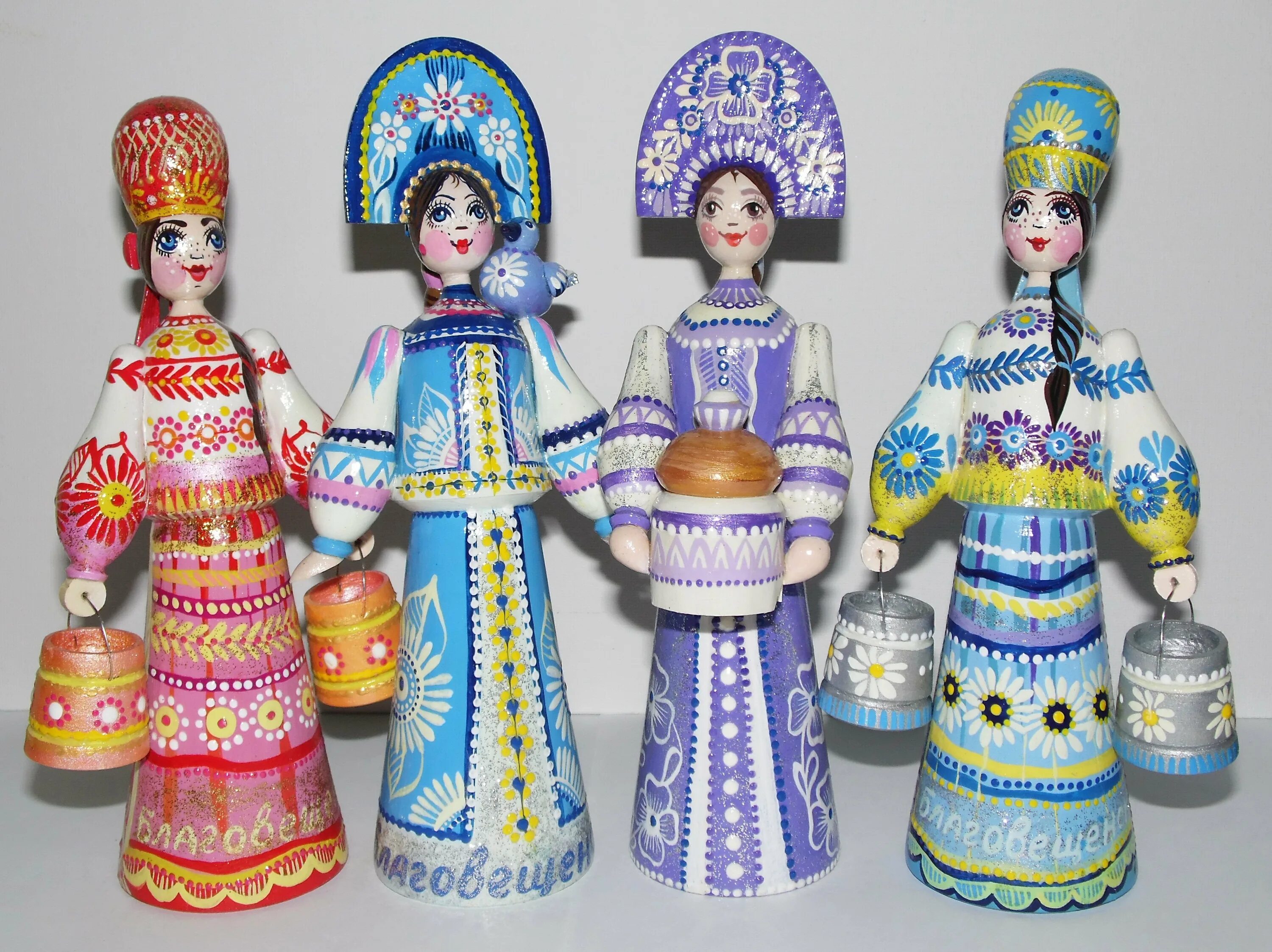 Расписные деревянные куклы. Кукла в народном стиле. Роспись деревянных кукол. Русская игрушка. Русские народные игрушки куклы