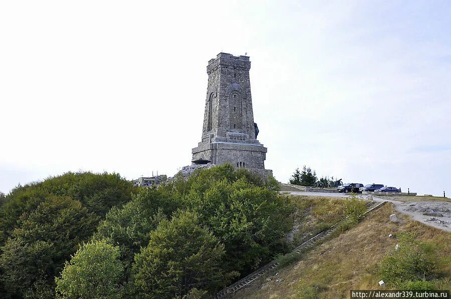 Памятник шипка в болгарии. Памятник шипка в болгарии. Шипка болгария памятник русским солдатам. Шипка болгария памятник русским солдатам. Памятник русским в болгарии шипка.