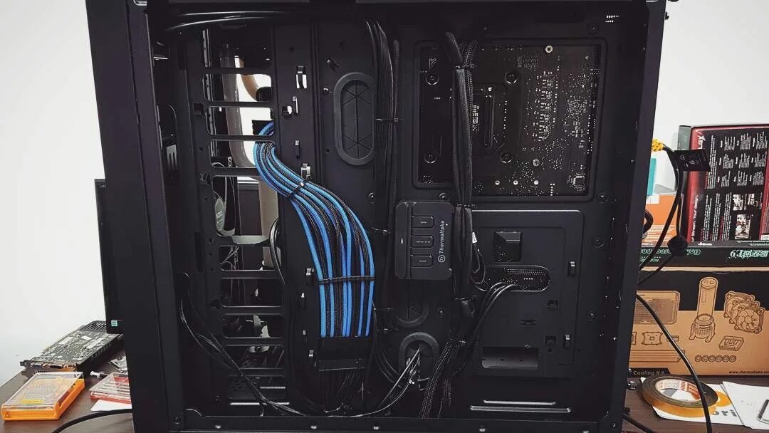Кабель менеджмент corsair5000d. Кабель менеджмент корпуса. Кабель менеджмент пк cougar. Корпус chieftec dragon. Кабель менеджмент пк ginzzu v 300.