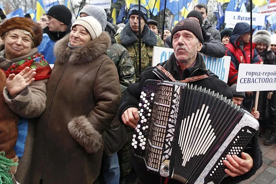 Майдан девушки. Женщины г Майдан. Девушки на Майдане. Антимайдан лица. Евромайдан и Антимайдан.