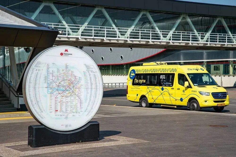 Автобус для сотрудников. Автобус сервис. Нам с вами по пути московский транспорт. По пути мосгортранс. Маршрутка в москве сервис по пути.