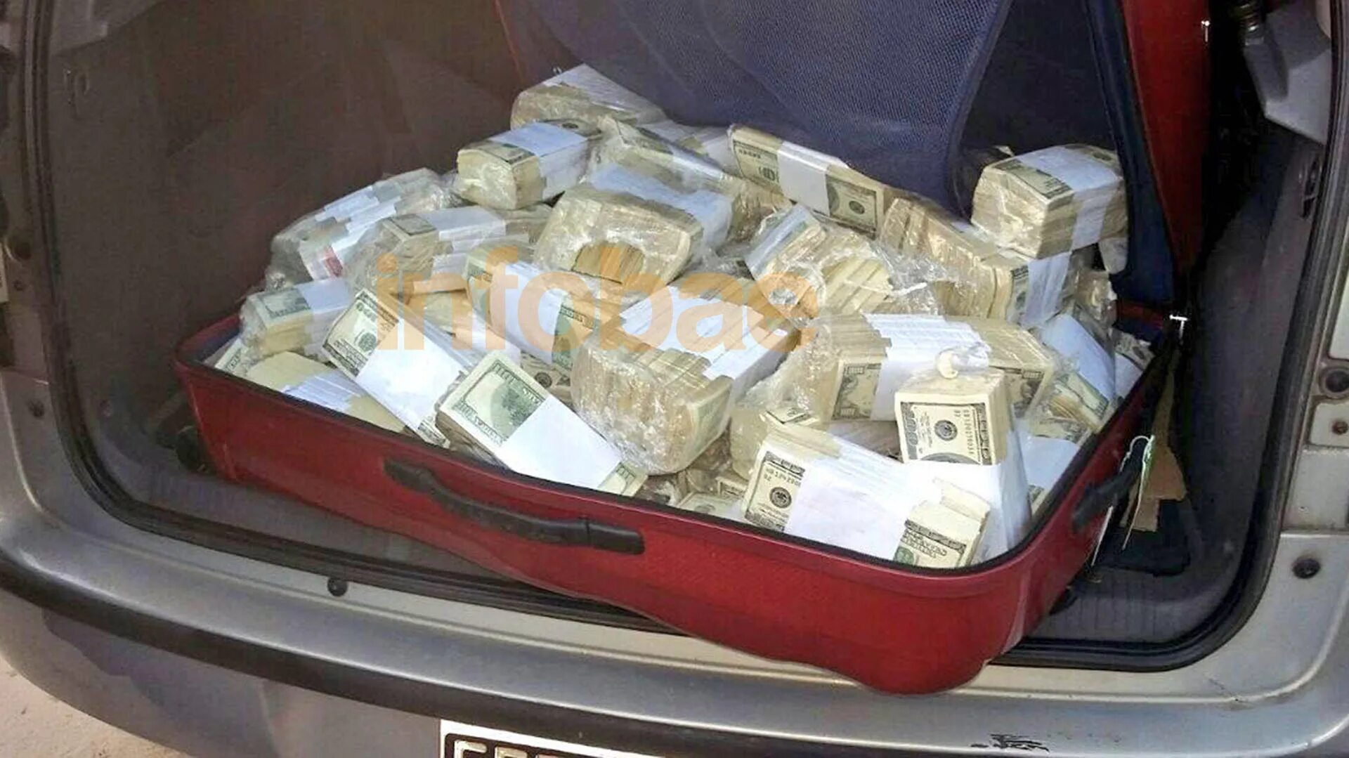 фура с деньгами. контрабанда долларов. таможня деньги. сборный груз. конфискат контрабанда.