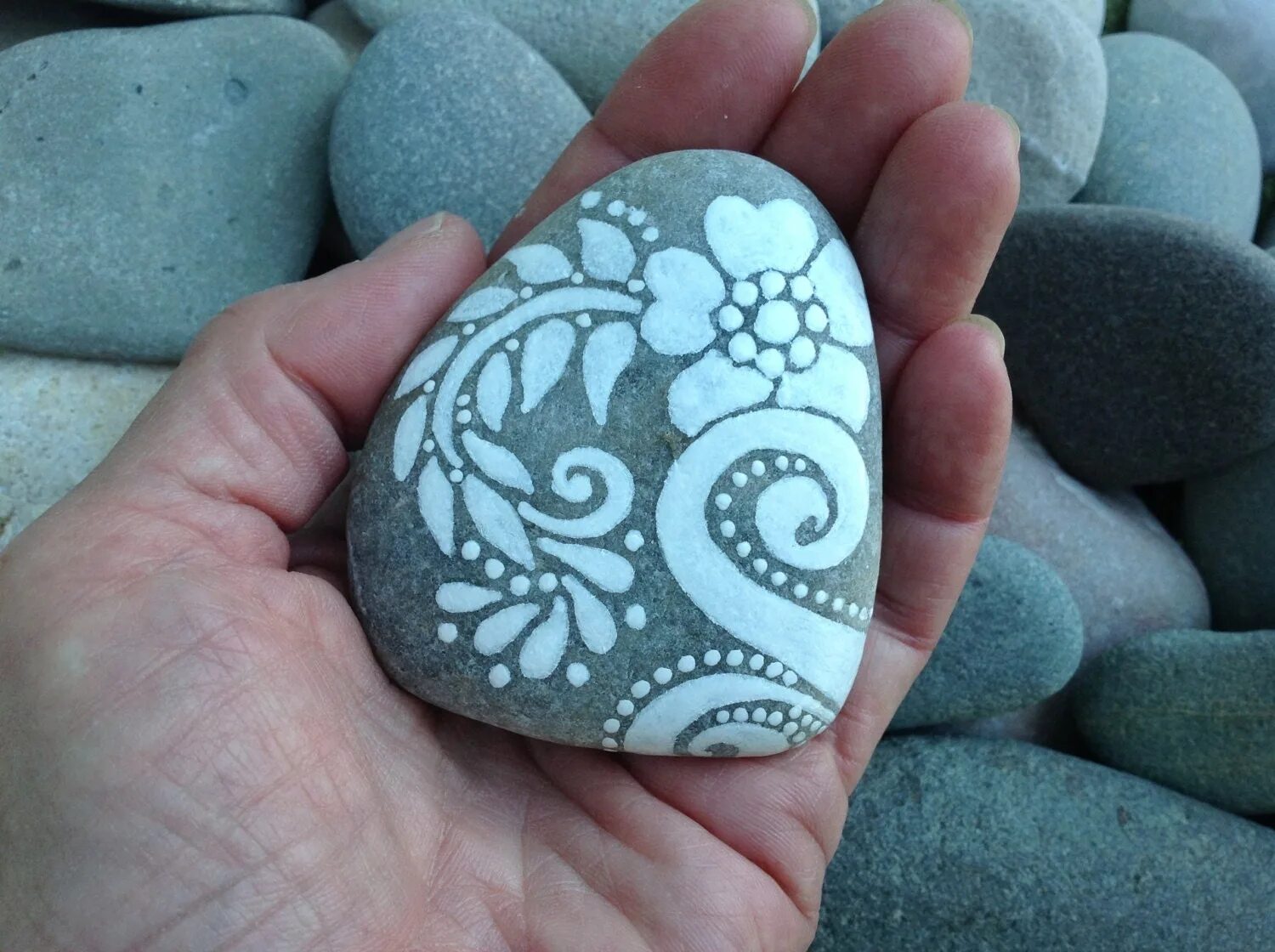 рисунок на камне своими руками. узоры на камнях природные. роспись на камнях. раскрашенные камушки. рисование на гальке.