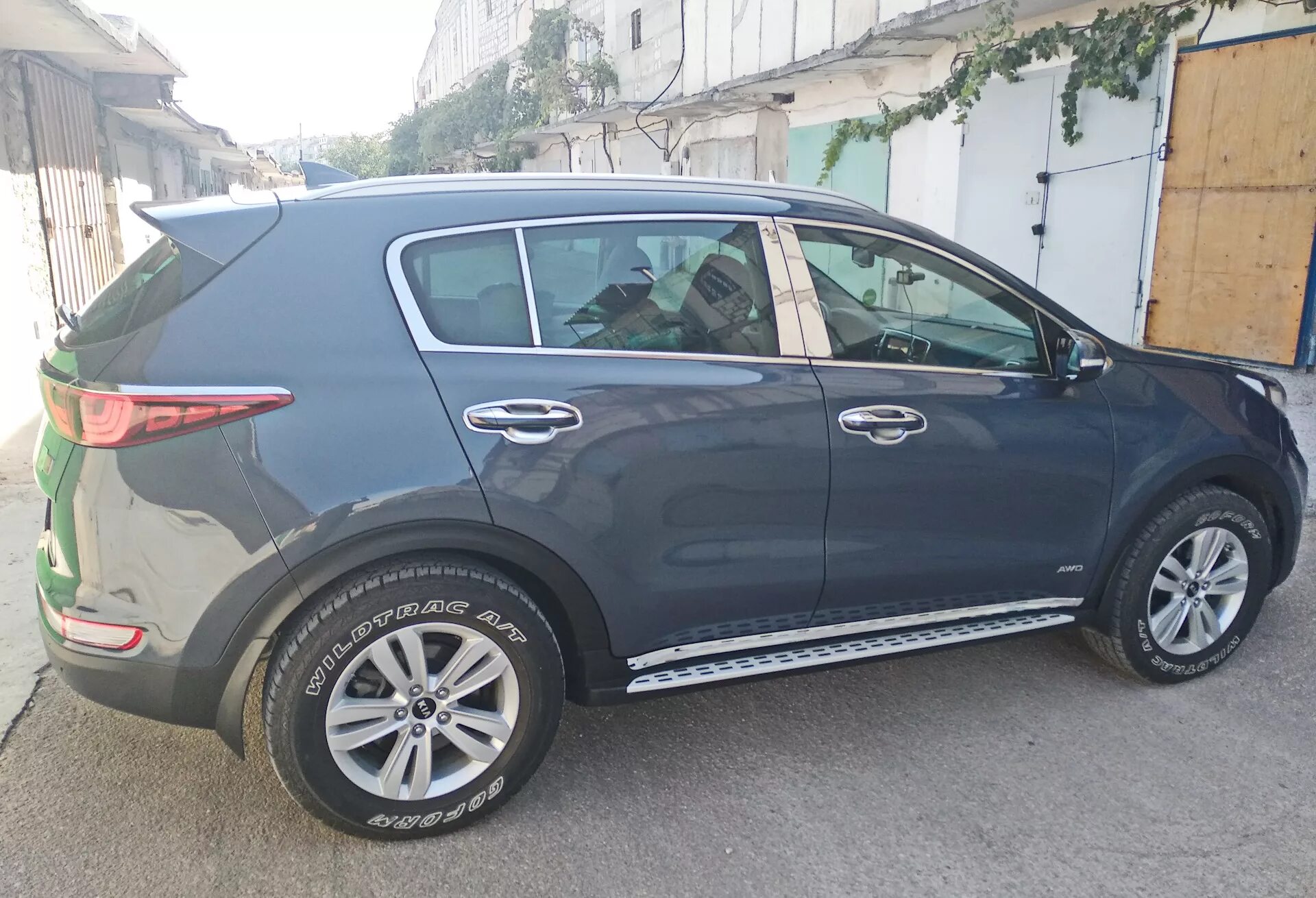 Накладка двери киа спортейдж. Kia Sportage 4 QL. Kia Sportage 4 пороги хром. Накладки на двери Kia Sportage 4. Накладки на Киа Спортейдж 4.