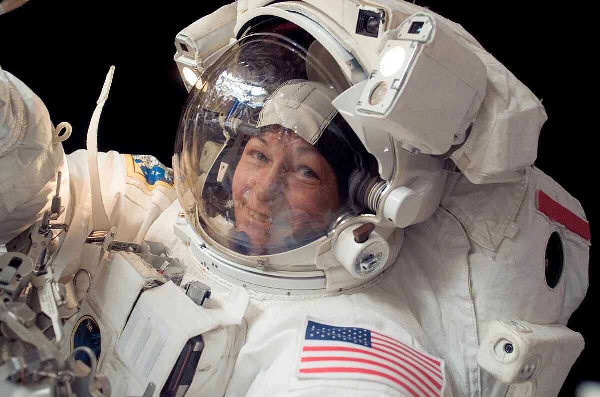 Рекордсмен по суммарному времени в космосе. Пегги Уитсон. Пегги Уитсон астронавт. Падалка Пегги Уитсон. Пе́гги Анне́тт Уи́тсон.