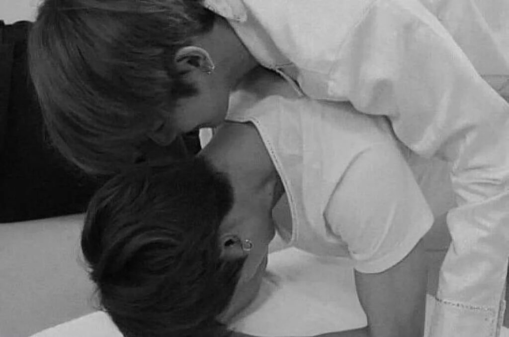 поцелую вигуков. поцелую вигуков. поцелую вигуков. чонгук и тэхен. бтс 18.