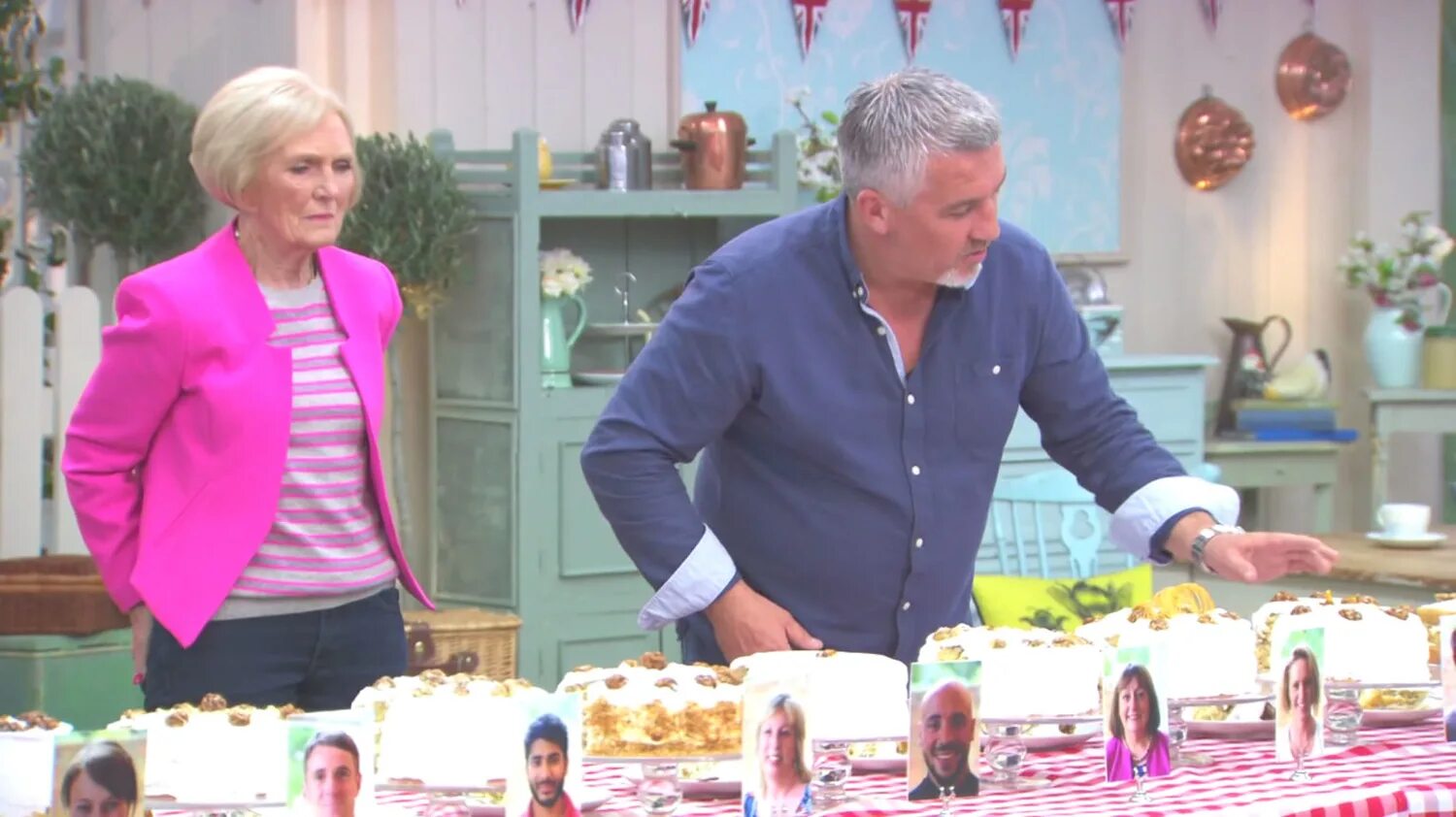 Ноэль филдинг пекарь британии. Лучший пекарь британии телепередача кадры. Великий пекарь британии 1 сезон. Великий пекарь британии ким джой. The great british bake off».