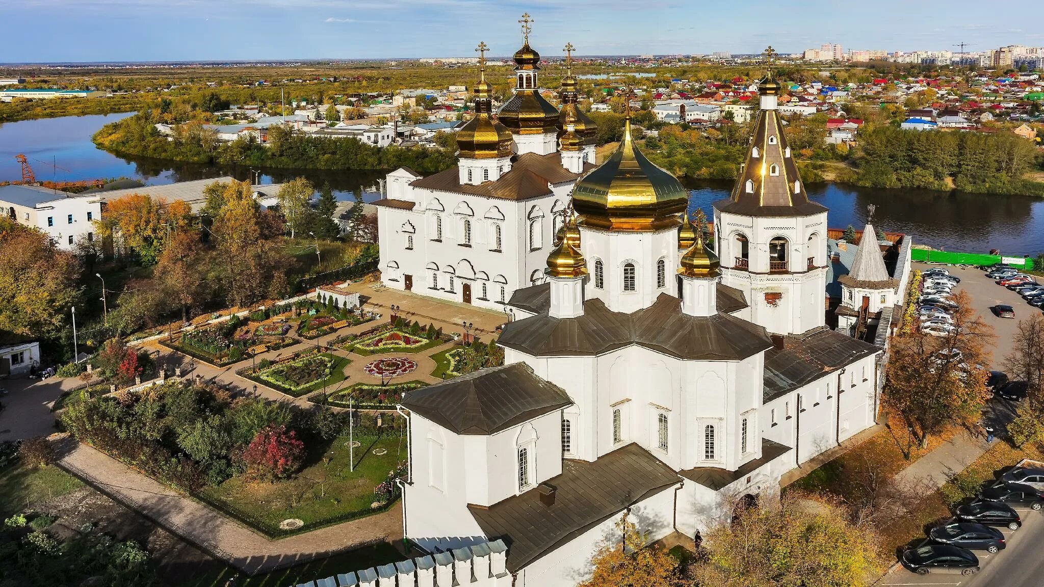 Св тюмень. Свято-Троицкий монастырь Тюмень. Монастырь Святой Троицы Тюмень. Троицкий мужской монастырь Тюмень. Свято-Троицкий монастырь Тюмень вид сверху.