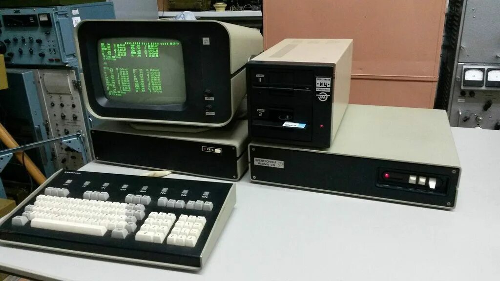 Персональные электронные вычислительные машины. ДВК 2м компьютер. Электроника ДВК-3. Ес1840 ЭВМ.