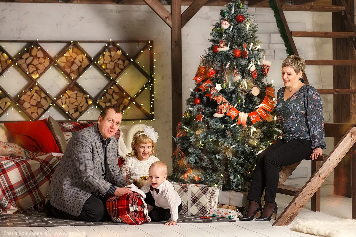 семейная фотосессия. семейная фотосессия в гостиной. семейная фотосессия. семейная фотосессия в студ. семья фотостудия.