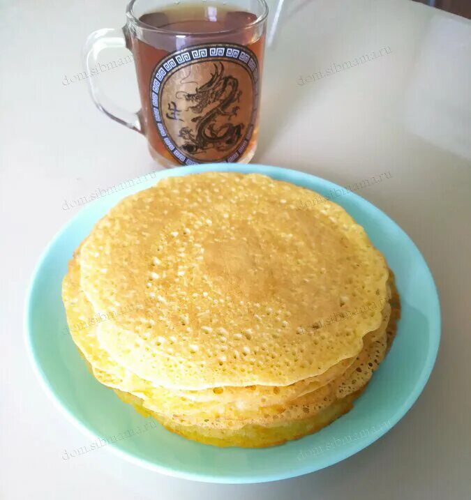 Блины из кукурузной муки на воде. Блины из кукурузной муки. Кукурузный блин на воде. Кукурузный блин на воде. Блинчики на кукурузной муке.
