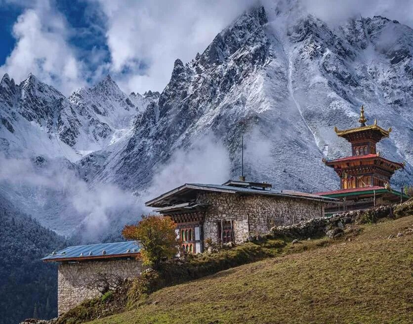 Гималаи в китае. Королевство бутан (bhutan). бутан гималаи. бутан горы гималаи. китай горы гималаи.