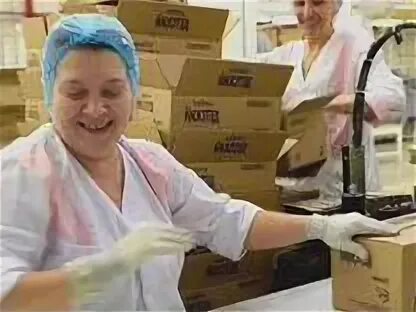 Фасовка и упаковка готовой продукции. Упаковщик товаров. Упаковщики краснодар вакансии. Укладчица упаковщица чая. Комплектовщица данон.