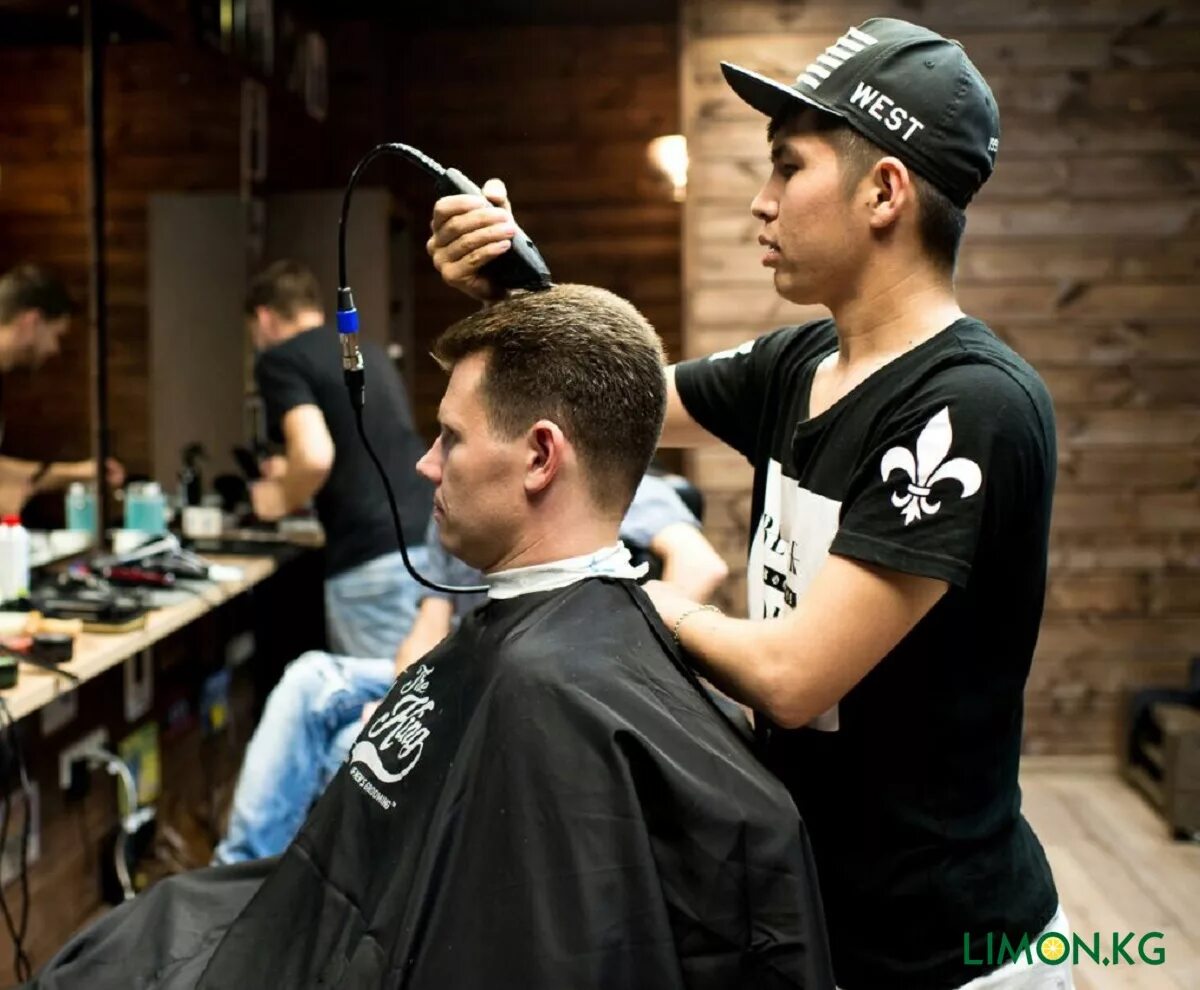 Олдбой барбершоп олдбой. Oldboy беляево. Олдбой магадан. Олдбой мытищи. Барбершоп с улицы.