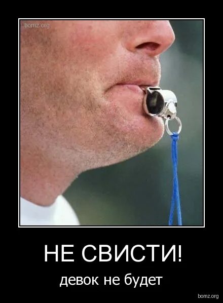 Человек заткнул уши. Парень свистит. Свистит в свисток. Человек свисток. Человек свисток.