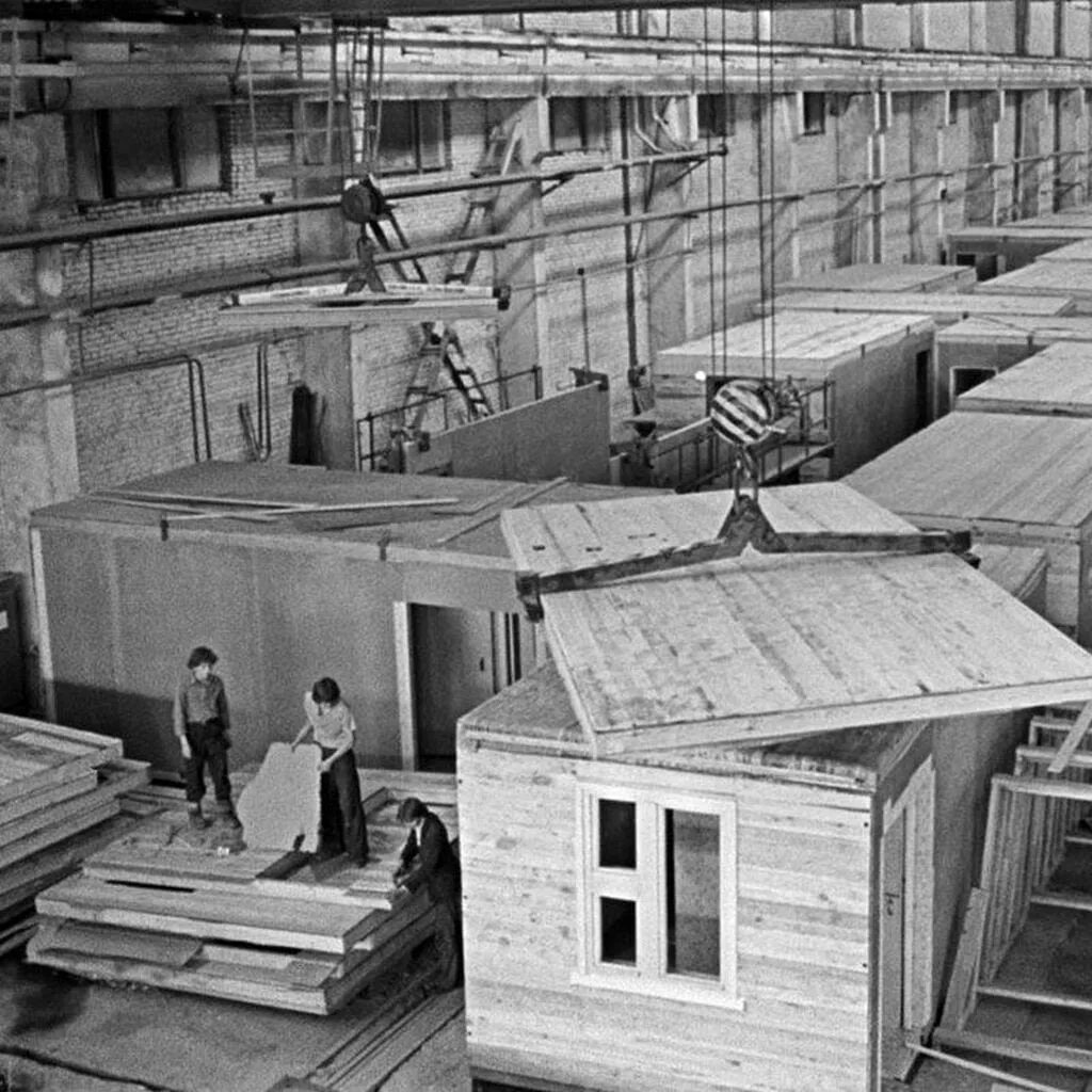 Стройка бам ссср. Кириши 70е года. Архивное строительство. Архив на стройке. Завод имени орджоникидзе москва.