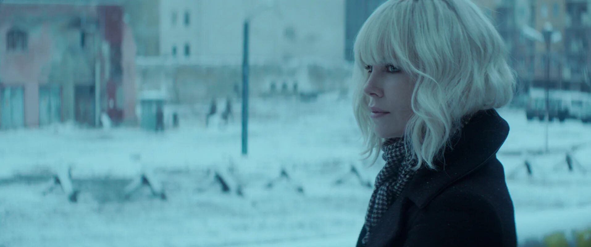 Атомик блонд. Шарли́з те́рон взрывная блондинка. Шарлиз терон в фильме взрывная блондинка. Взрывная блондинка 2017. Шарли́з те́рон взрывная блондинка.