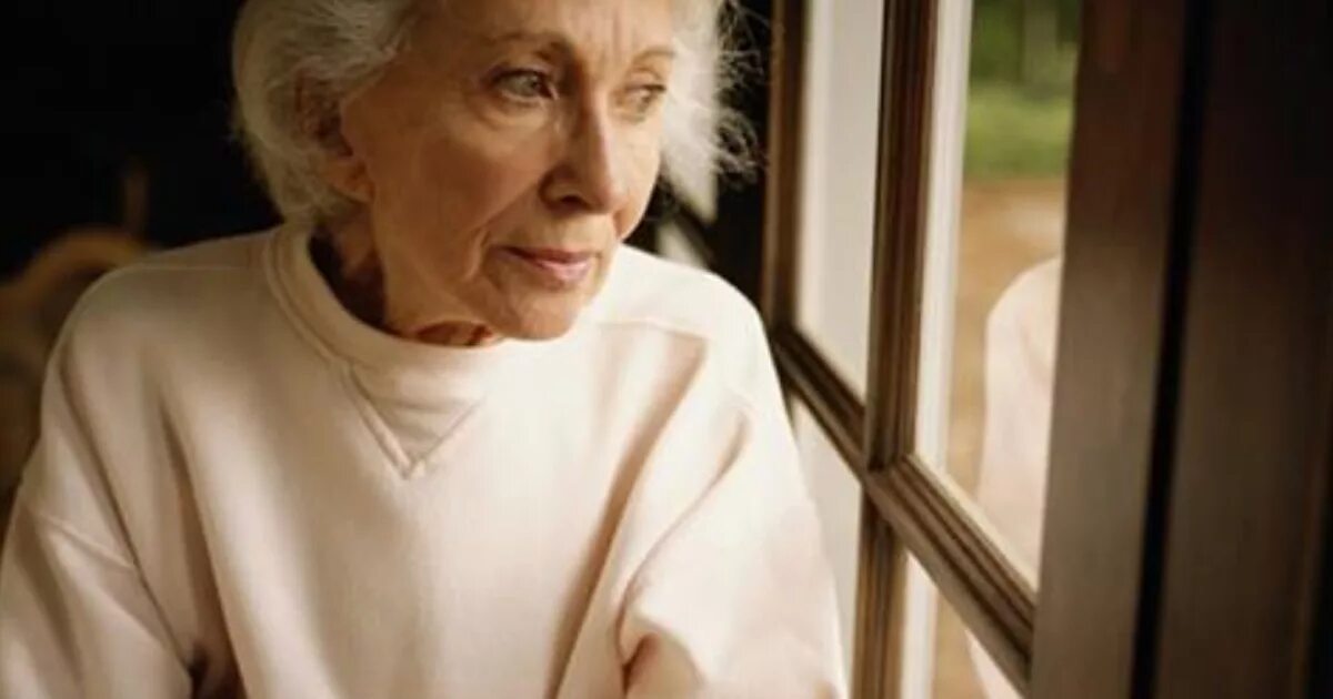 пожилая учительница. женщины в возрасте писали. строгие женщины в возрасте. женщины в возрасте писали. красивая женщина средних лет.