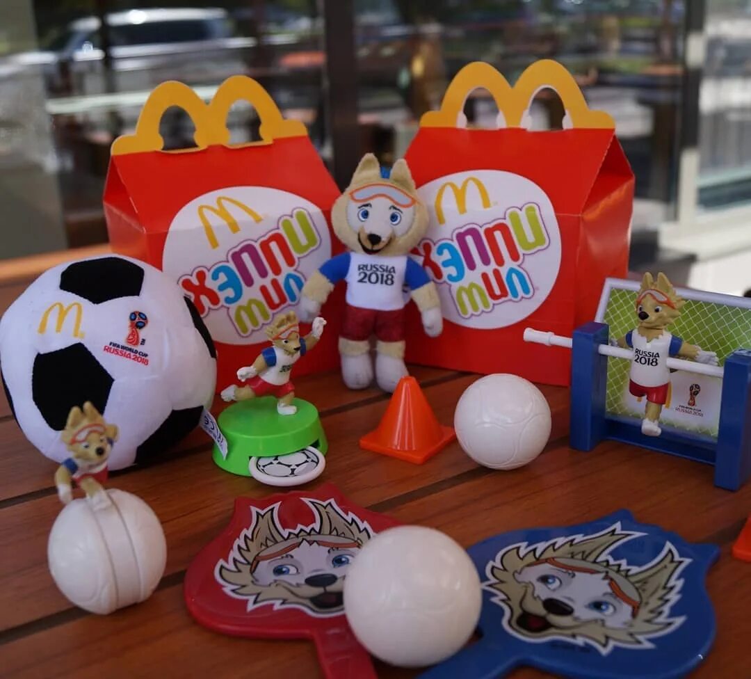 Mcdonalds toy. Макдональдс Хэппи мил. Хэппи мил Хэппи игрушки макдональдс. Хэппи мил макдональдс сейчас.